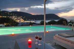 VILLA KARAVOS with Pool and Sea View